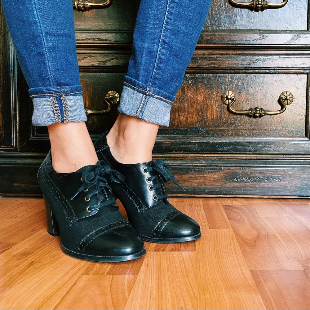 Vintage style black booties